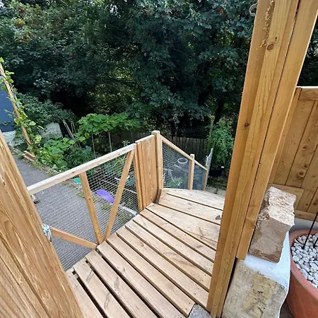 The Guest At Champs Πανσιόν 3*